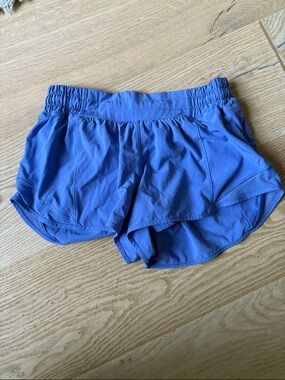 Lululemon low waisted hottie hots
2.5 in blue